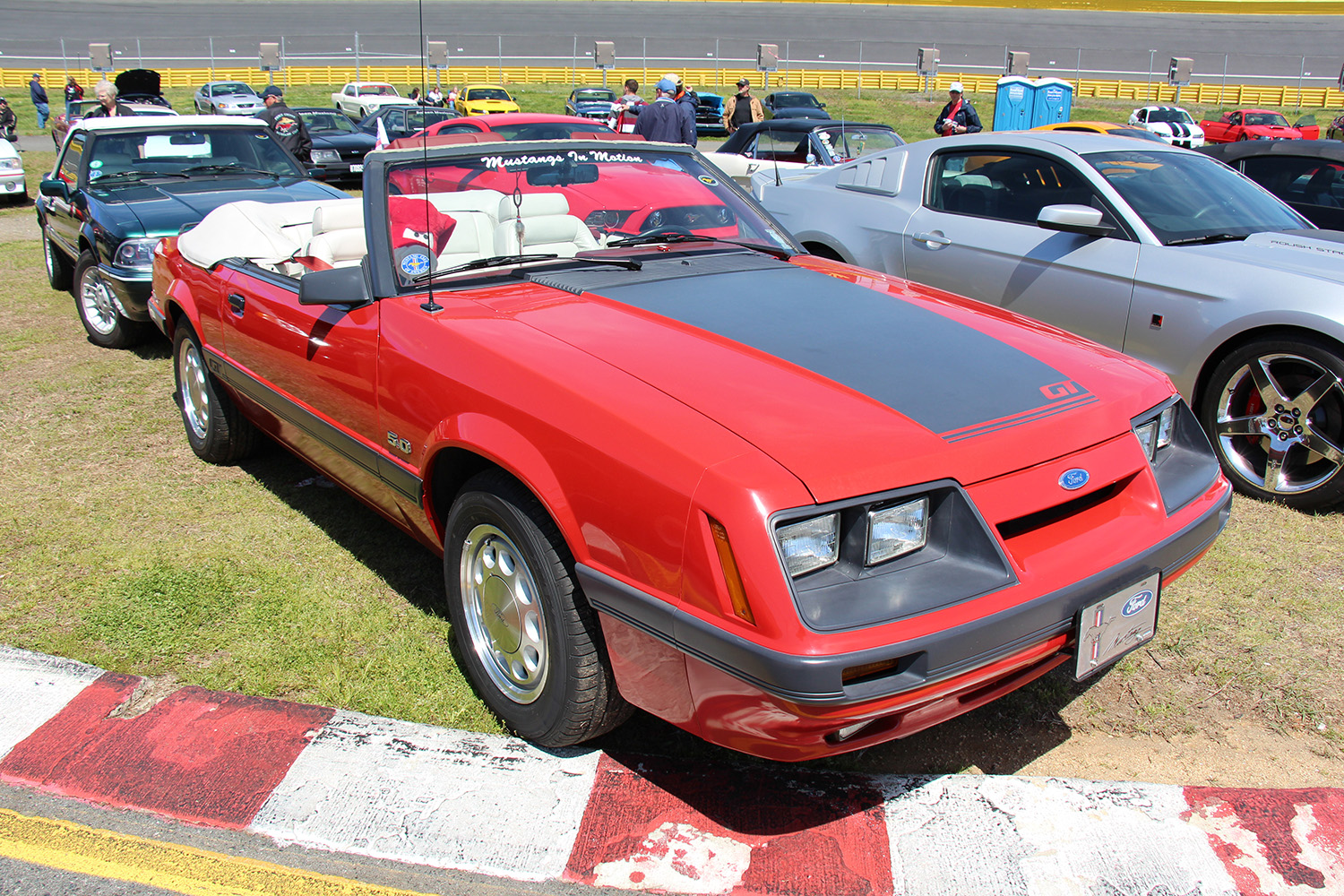 Crédit photo : Sicnag - 1985 Ford Mustang GT Convertible - commons.wikimedia.org CC BY 2.0 Image